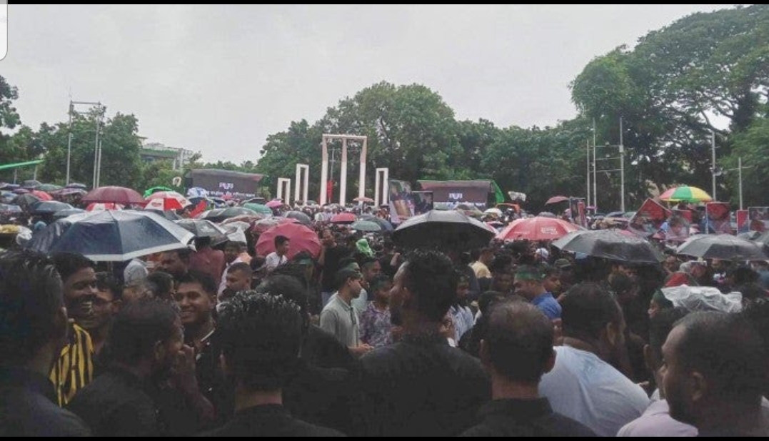 বৃষ্টিকে উপেক্ষা করে রাজধানীতে কেন্দ্রীয় শহীদ মিনারে বিএনপি নেতাকর্মীর ঢল