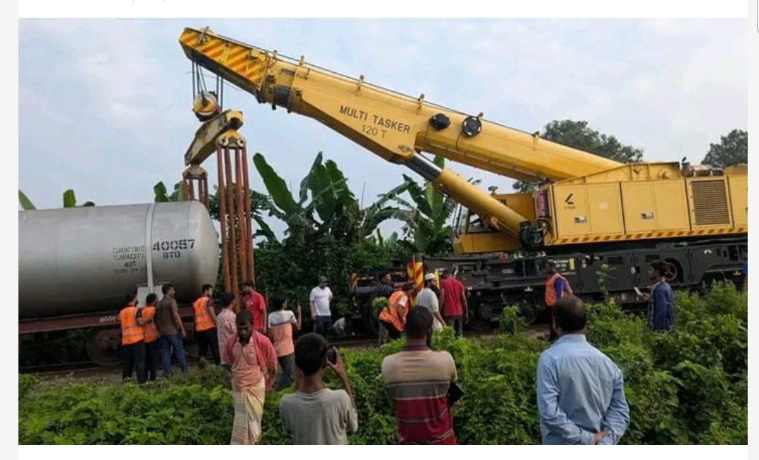 তেলবাহী ট্রেনের বগি লাইনচ্যুত, খুলনার সঙ্গে রেল যোগাযোগ বন্ধ