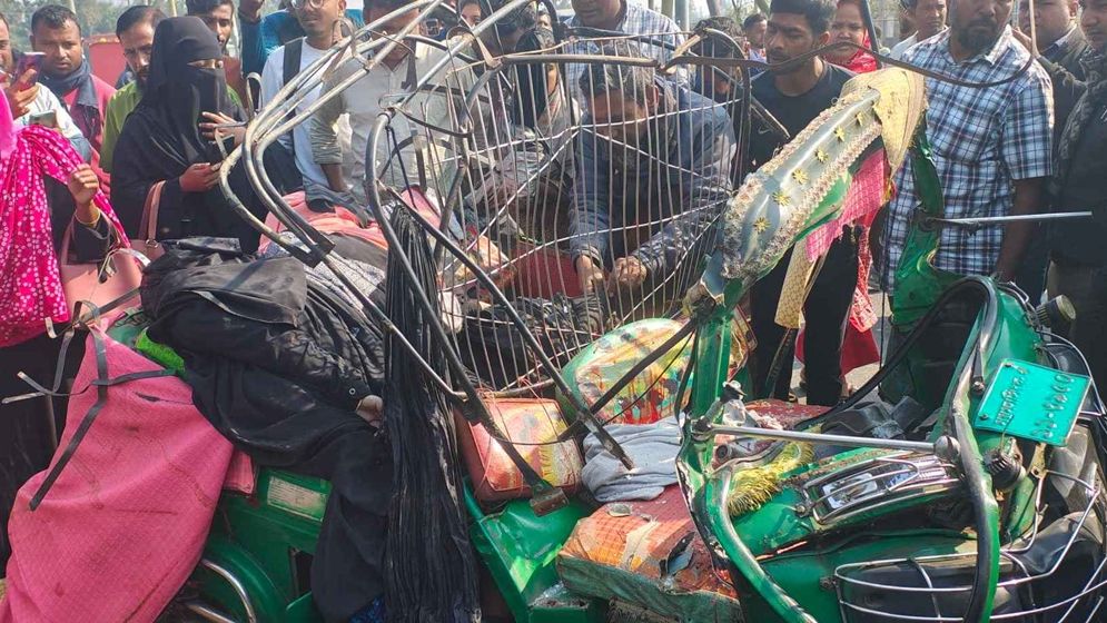 শেরপুরে বাস-সিএনজির মুখোমুখি সংঘর্ষে ৬ জন নিহত