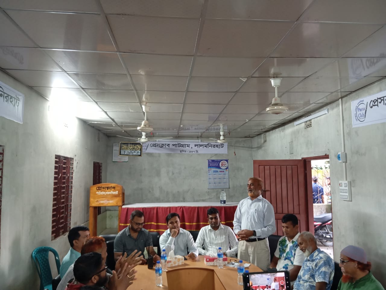 পাটগ্রাম প্রেসক্লাবে সাংবাদিকদের সাথে উপজেলা প্রশাসনের মতবিনিময়।