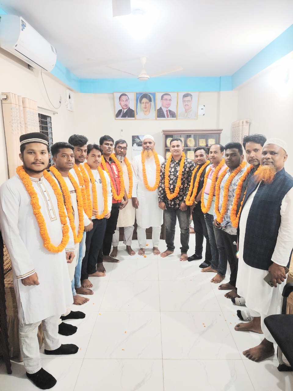 হাজী মোঃ শহিদুল ইসলামকে ফুলের শুভেচ্ছা জানাল বিরুলিয়া ইউনিয়ন যুবদল।