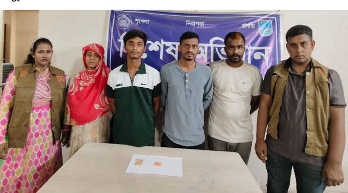 সাভার ও আশুলিয়ায় পৃথক অভিযানে মাদক ব্যবসায়ী ও ছিনতাইকারী গ্রেপ্তার।