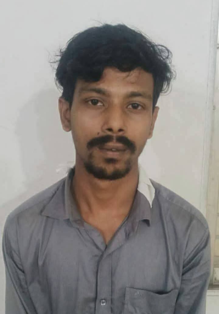 আশুলিয়ায় চলন্ত বাসে নারীকে ধ/র্ষ/ণ/চেষ্টা, চালকের পর হেলপার গ্রেফতার।
