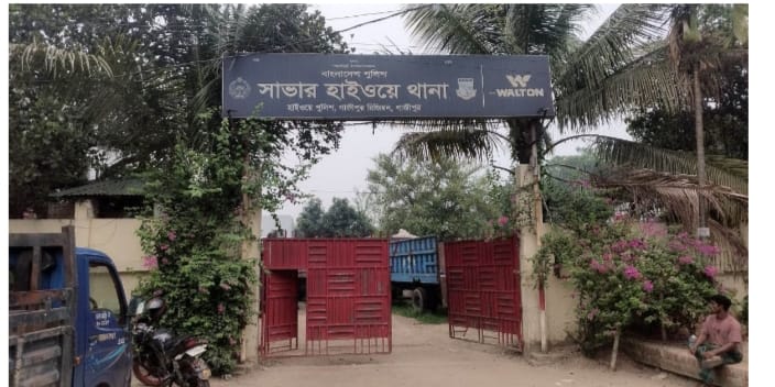 সাভার হাইওয়ে পুলিশের যানবাহন অভিযানে বৈষম্যের অভিযোগ।