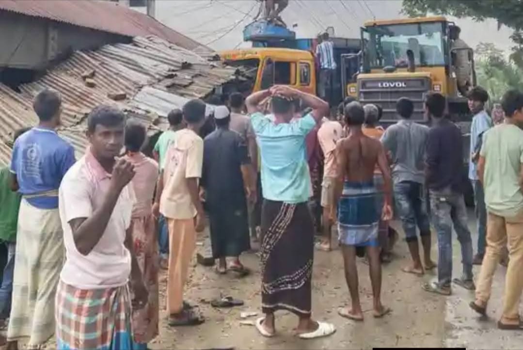 পাটগ্রাম-বুড়িমারী মহাসড়কে ট্রাক-ইজিবাইক সংঘর্ষে নিহত ৪, আহত অন্তত ১০