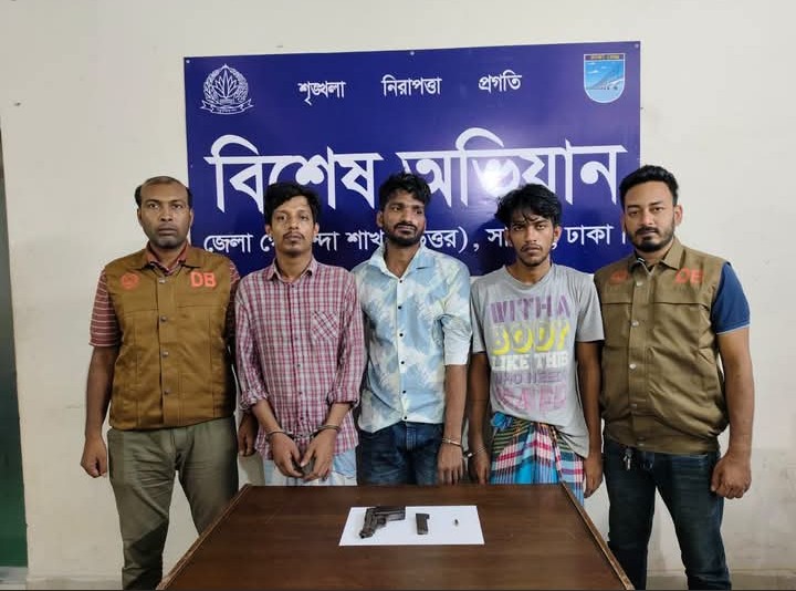 সাভারের আশুলিয়ায় ডিবি পুলিশের বিশেষ অভিযান, বিদেশি পিস্তল ও গুলিসহ ৩ জন গ্রেপ্তার।