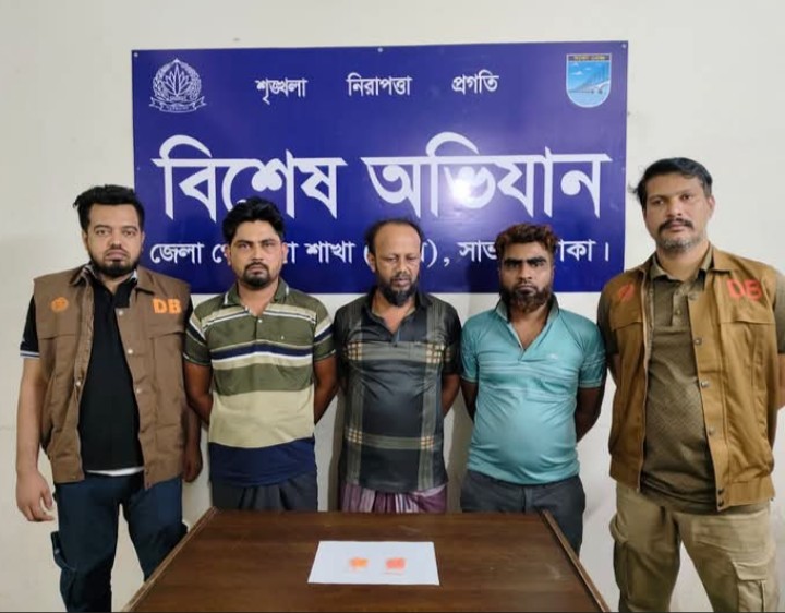 সাভার-আশুলিয়ায় ডিবি পুলিশের পৃথক অভিযান, ইয়াবাসহ তিন মাদক ব্যবসায়ী গ্রেপ্তার।